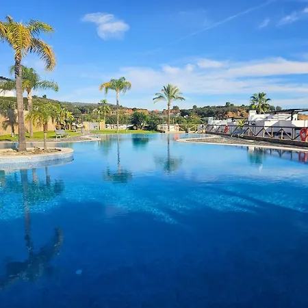 Ferienhaus Pass The Keys Spacious 4-Bed Home With Bbq