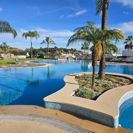 Ferienhaus Pass The Keys Spacious 4-Bed Home With Bbq Marbella