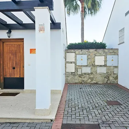 Ferienhaus Pass The Keys Spacious 4-Bed Home With Bbq *