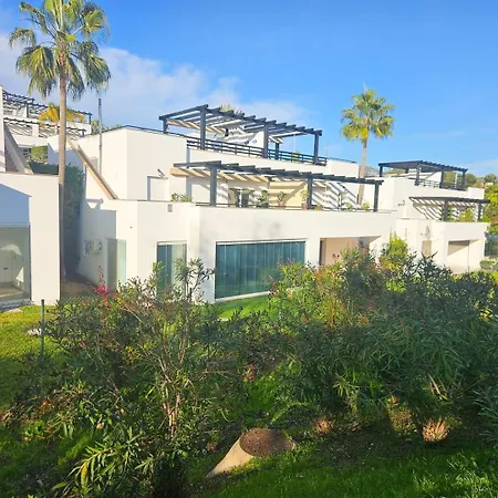 Ferienhaus Pass The Keys Spacious 4-Bed Home With Bbq Marbella