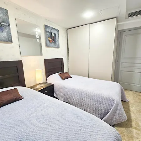 Ferienhaus Pass The Keys Spacious 4-Bed Home With Bbq