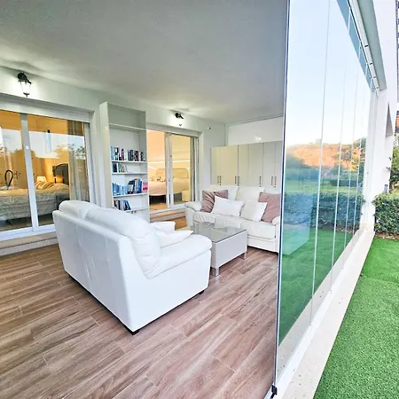 Ferienhaus Pass The Keys Spacious 4-Bed Home With Bbq Marbella