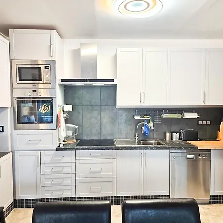 Pass The Keys Spacious 4-Bed Home With Bbq Ferienhaus