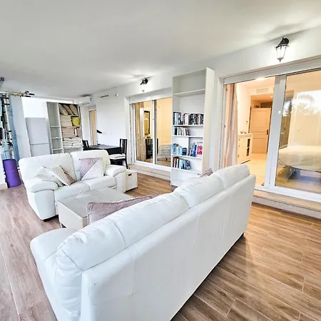 Pass The Keys Spacious 4-Bed Home With Bbq Ferienhaus
