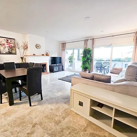 Ferienhaus Pass The Keys Spacious 4-Bed Home With Bbq *